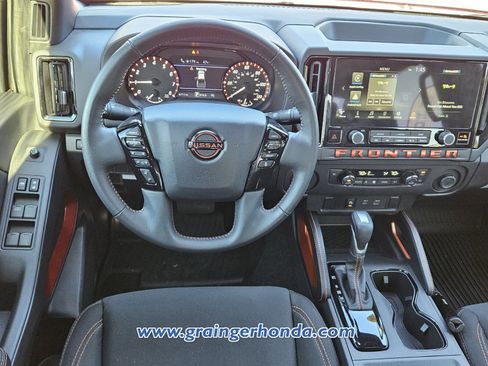 Used 2025 Nissan Frontier Pro-X image 12