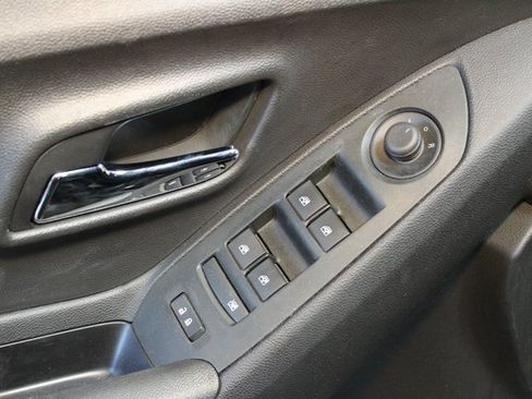 Used 2020 Chevrolet Trax LT image 15