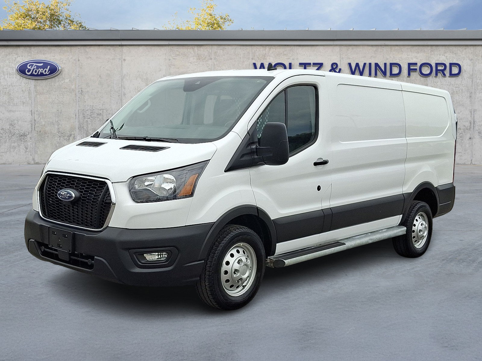 Used 2024 Ford Transit 250 Low Roof AWD w/ Exterior Upgrade Package image 3