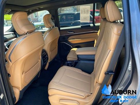 Used 2025 Jeep Grand Cherokee L Summit w/ Obsidian Package AWD/4WD image 29