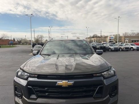 Used 2024 Chevrolet Colorado LT w/ LT Convenience Package II AWD/4WD image 3