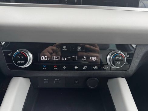 Used 2023 Mitsubishi Outlander SEL image 28