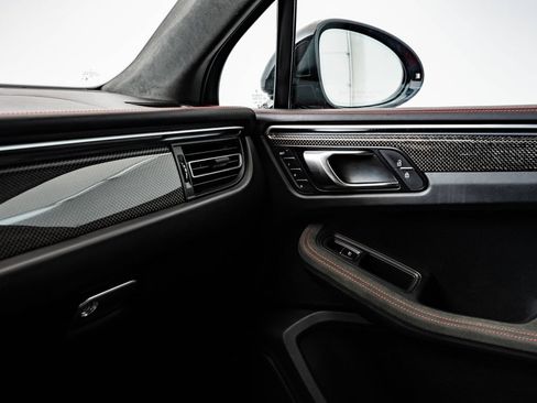Certified 2024 Porsche Macan GTS AWD/4WD image 40