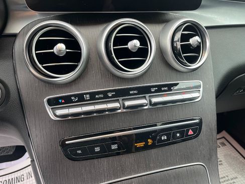 Used 2021 Mercedes-Benz GLC 300 4MATIC w/ Premium Package image 34