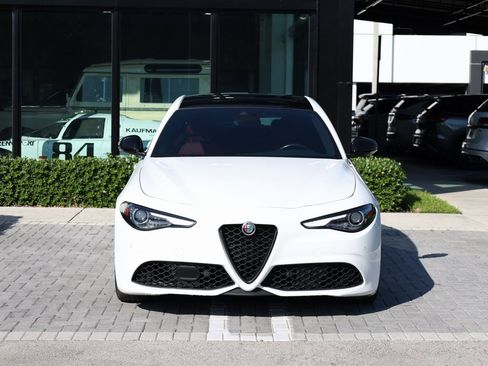 Used 2022 Alfa Romeo Giulia Veloce image 3