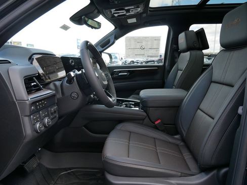 New 2026 Chevrolet Suburban High Country AWD/4WD image 13