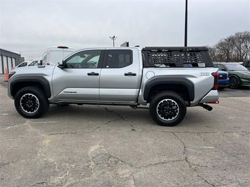 Used 2025 Toyota Tacoma TRD Off-Road image 7