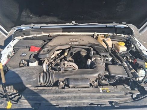 Used 2018 Jeep Wrangler Unlimited Sahara image 15