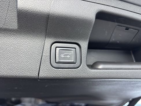 Used 2021 GMC Acadia SLE w/ Driver Convenience Package image 23