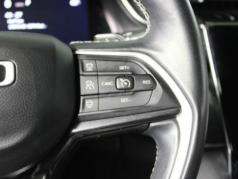 Used 2022 Jeep Grand Cherokee Altitude RWD image 11