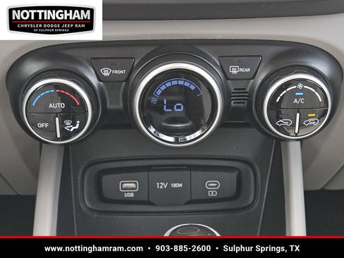 Used 2025 Hyundai Venue SEL image 13