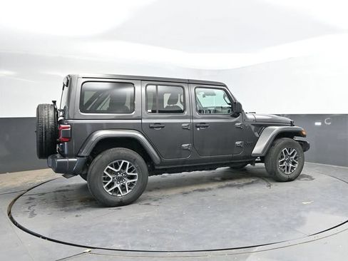 Used 2025 Jeep Wrangler Unlimited Sahara AWD/4WD image 2