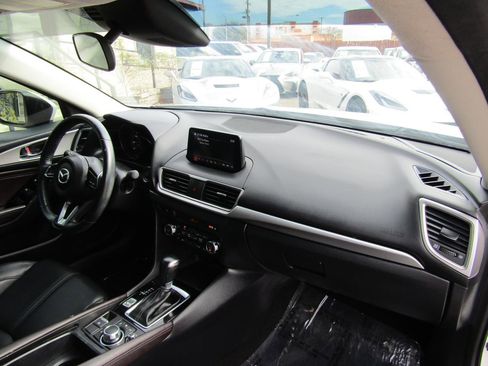 Used 2018 MAZDA MAZDA3 Touring image 10