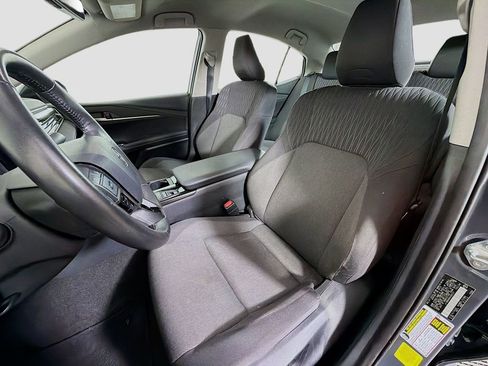 Used 2025 Toyota Camry LE w/ Convenience Package image 12