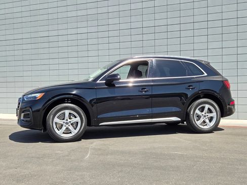 Used 2023 Audi Q5 2.0T Premium w/ Convenience Package AWD/4WD image 2