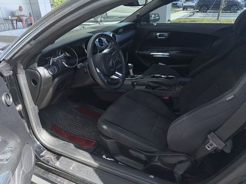 Used 2017 Ford Mustang Coupe image 5