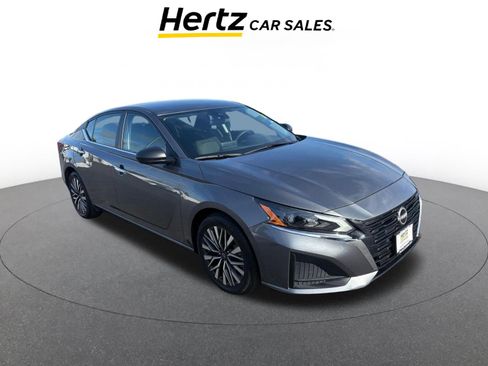 Used 2025 Nissan Altima 2.5 SV image 1
