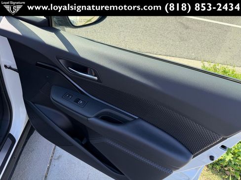 Used 2018 Toyota C-HR XLE image 33