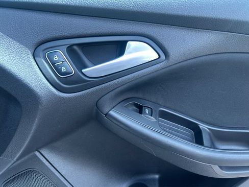 Used 2015 Ford Focus SE FWD image 23