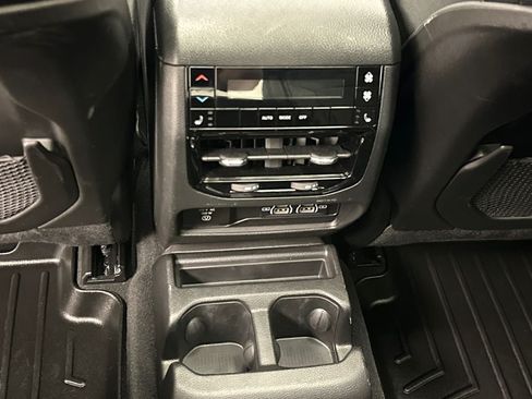 Used 2024 Jeep Grand Cherokee L Limited AWD/4WD image 20