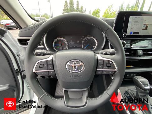 Certified 2024 Toyota Highlander XLE AWD/4WD image 45