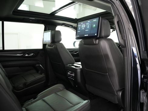 Used 2021 GMC Yukon XL Denali w/ Denali Premium Package AWD/4WD image 47