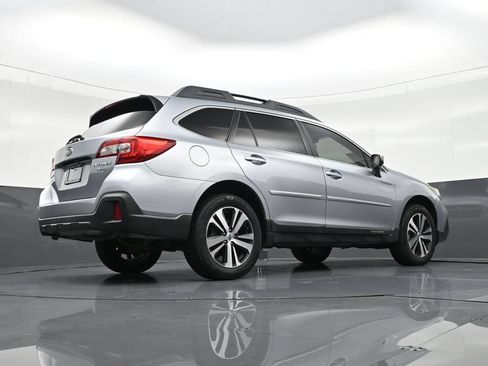Used 2019 Subaru Outback 3.6R Limited AWD/4WD image 32