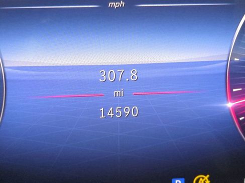 Used 2024 Mercedes-Benz GLC 300 4MATIC image 35