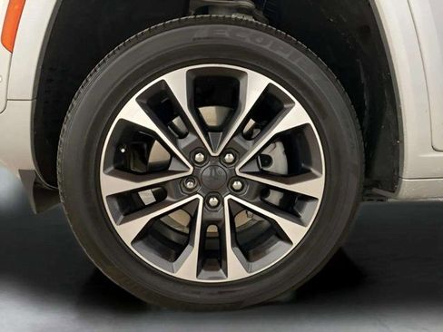 Used 2023 Jeep Grand Cherokee Overland w/ Luxury Tech Group IV image 28