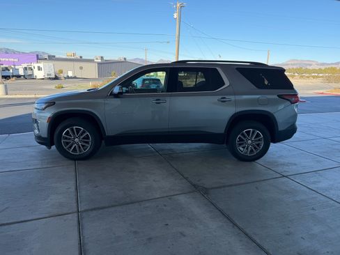 Used 2023 Chevrolet Traverse LT image 6