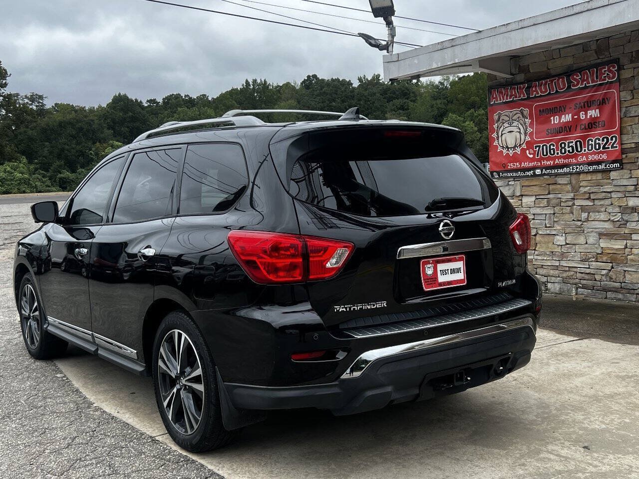 Used 2019 Nissan Pathfinder Platinum w/ Cargo Package FWD image 4