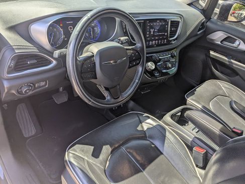 Used 2018 Chrysler Pacifica Limited w/ Advanced Safetytec Group image 17