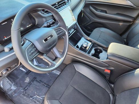 New 2025 Jeep Grand Cherokee L Altitude image 13