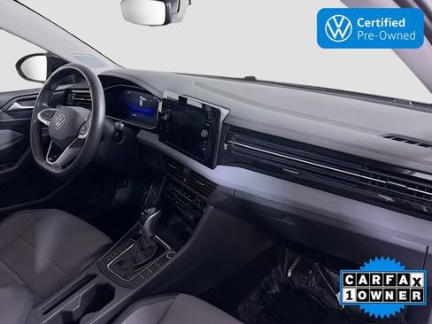 Used 2025 Volkswagen Jetta SE FWD image 28