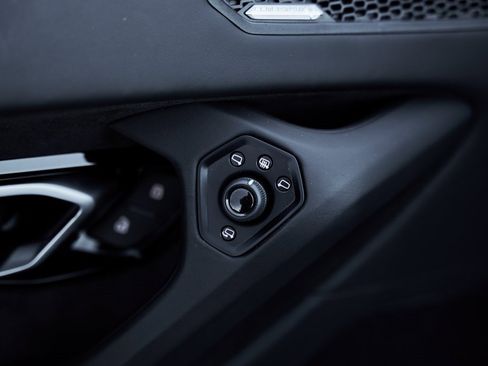 Used 2024 Lamborghini Huracan EVO image 32