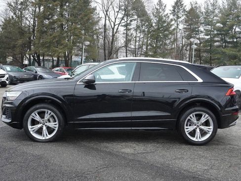 Used 2023 Audi Q8 Premium image 16