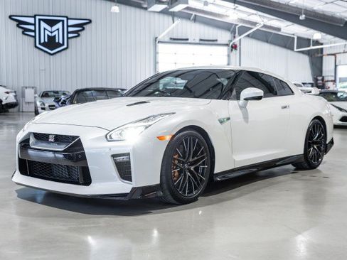 Used 2023 Nissan GT-R Premium w/ Premium Interior Package AWD/4WD image 2