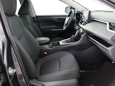 Used 2021 Toyota RAV4 LE w/ Carpet Mat Package (TMS) AWD/4WD image 18