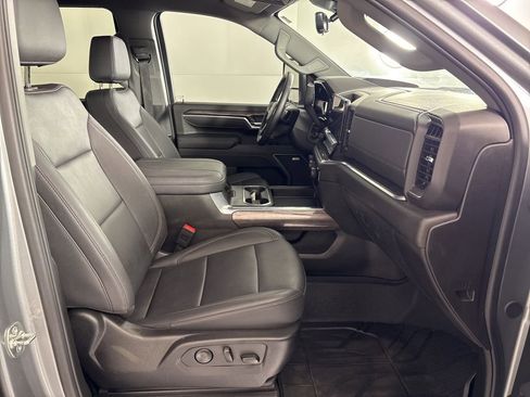 Used 2025 Chevrolet Silverado 2500 LTZ w/ LTZ Premium Package image 50
