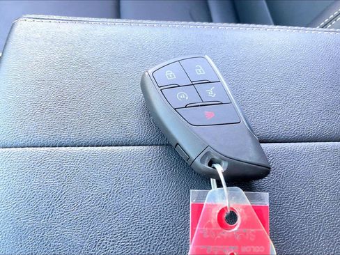 Used 2025 GMC Terrain Elevation w/ Elevation Premium Package FWD image 12