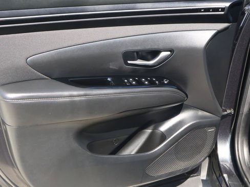 Used 2023 Hyundai Tucson Limited FWD image 16
