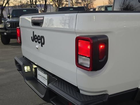 New 2026 Jeep Gladiator Sport AWD/4WD image 10