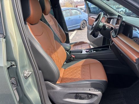 Used 2025 Volkswagen Tiguan SEL R-Line image 54