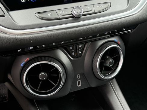 Used 2025 Chevrolet Blazer LT image 24