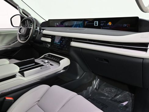 New 2026 Lincoln Navigator Reserve w/ Jet Appearance Package AWD/4WD image 14