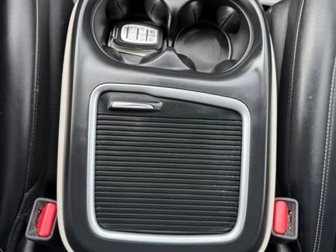 Used 2023 Chrysler Pacifica Touring-L FWD image 29