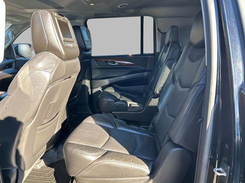 Used 2017 Cadillac Escalade ESV Luxury image 10