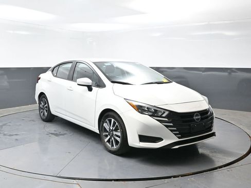 Used 2025 Nissan Versa SV FWD image 3