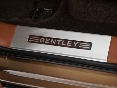 Used 2017 Bentley Bentayga AWD/4WD image 34