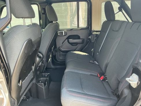 Used 2024 Jeep Wrangler Unlimited Rubicon AWD/4WD image 25